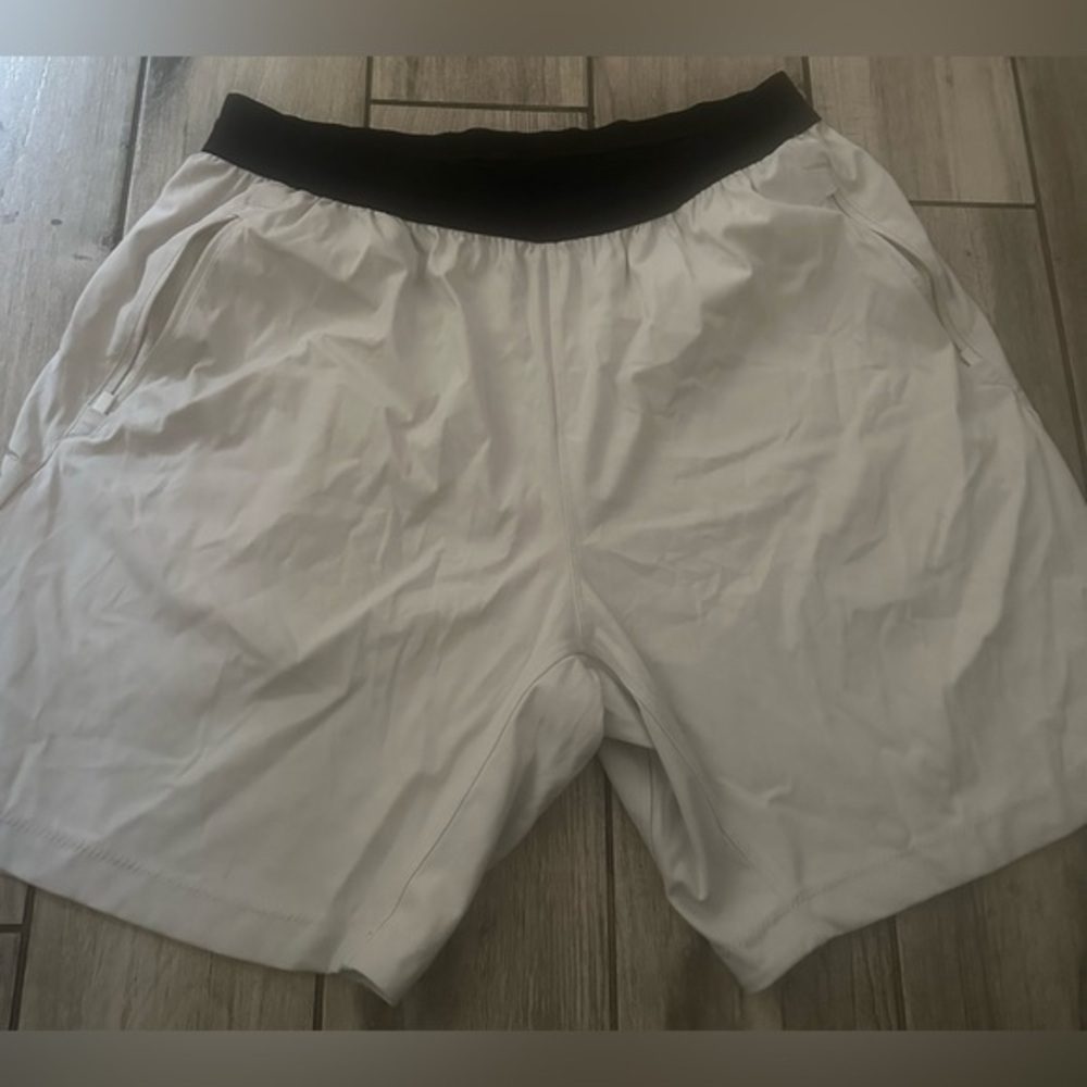 Men’s used adidas heat rdy shorts white and black size XL pockets